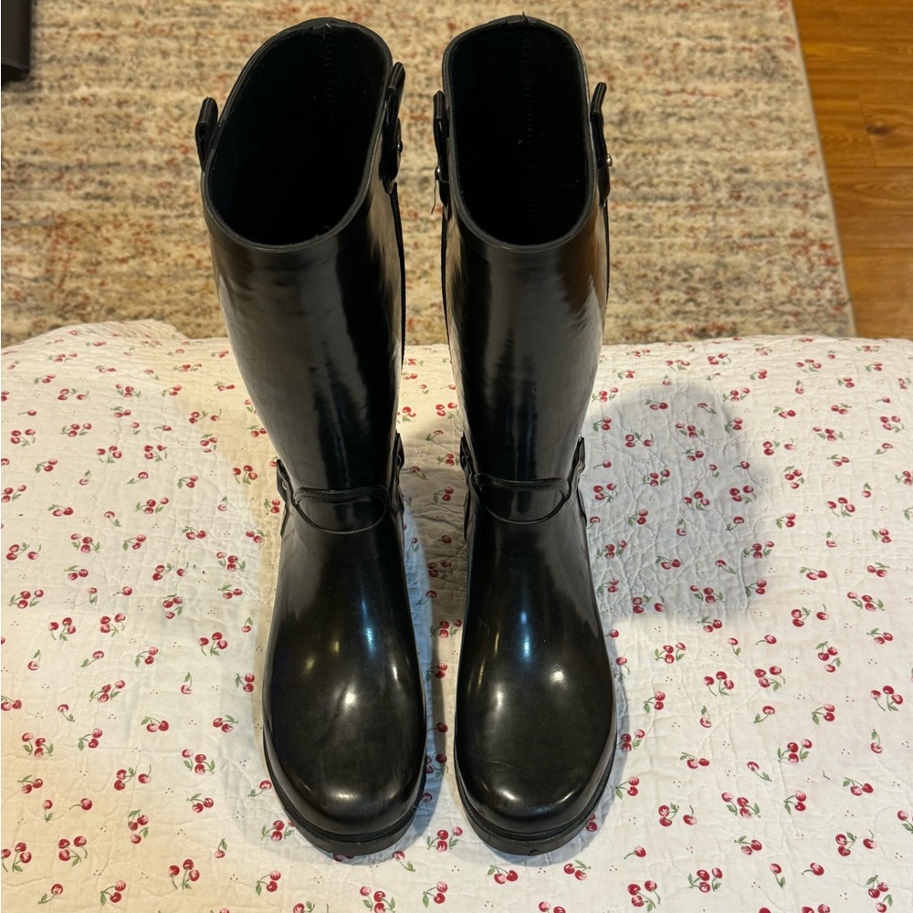 Black Tote’s Rain Boots! Great condition!